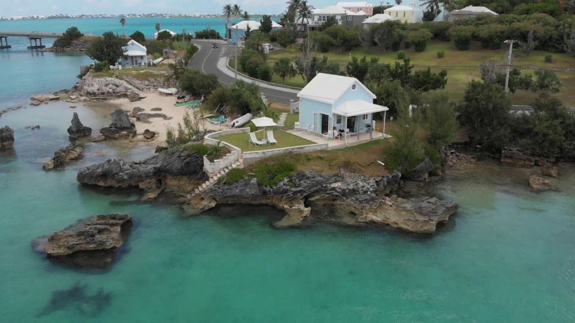 Charming 2 Bed Cottage on Beach Bermuda