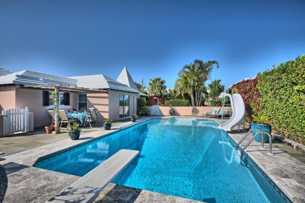 Coastal 2 Bed Home with Pool Bermuda