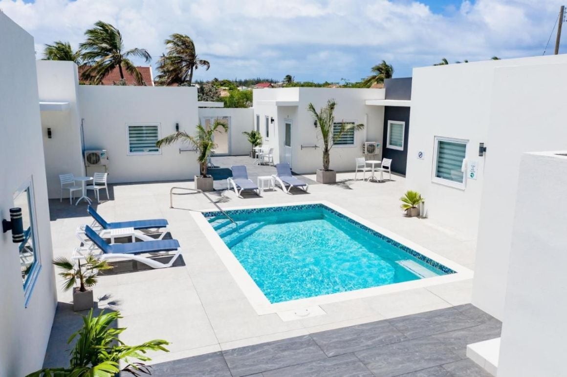 Contemporary 1 Bed Apartment with Shared Pool Aruba
