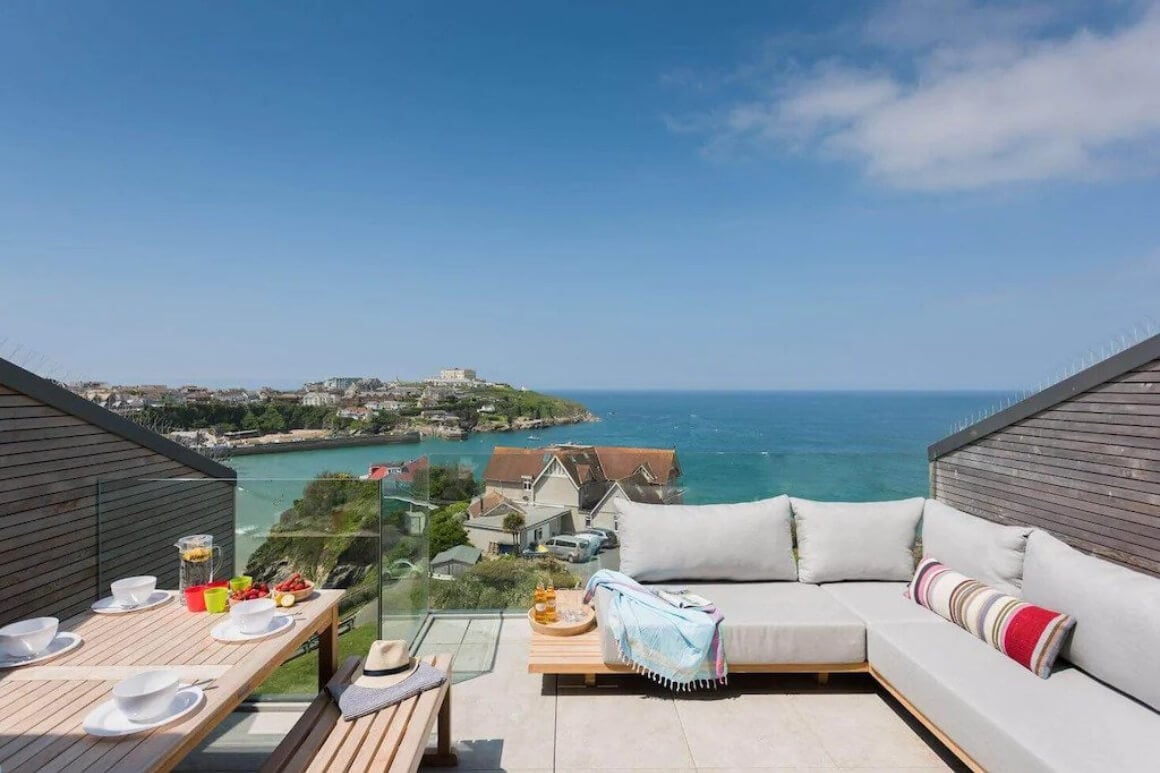 Elegant 4 Bed Beach House with Ocean Views