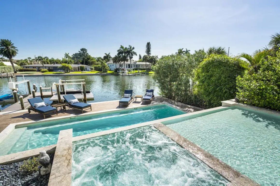 Extravagant 5 Bed Mansion with Canal Views Sarasota