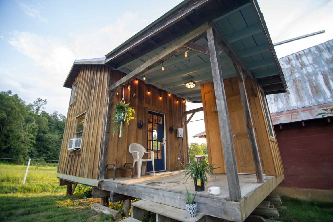 Farmstay Tiny House with Porch