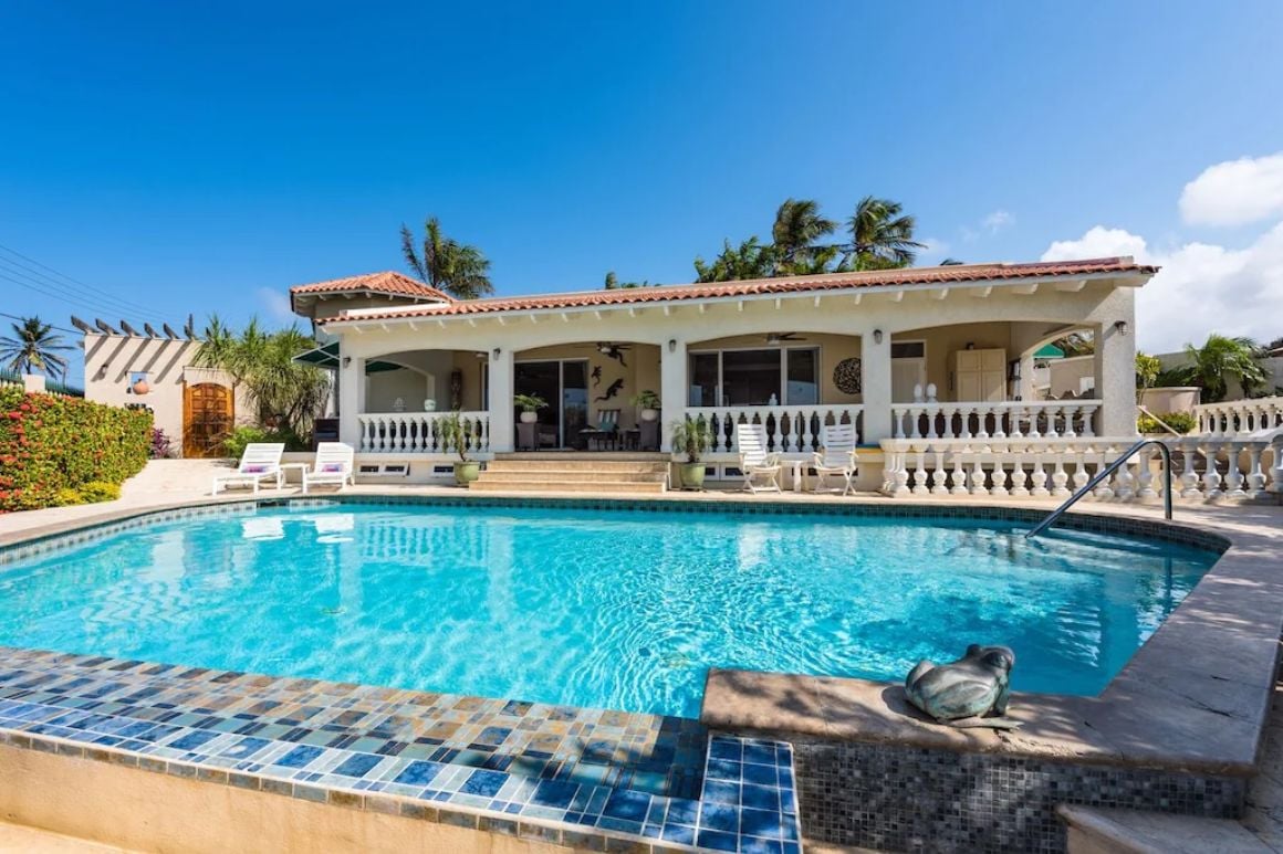 Homey 3 Bed Villa with Pool Aruba