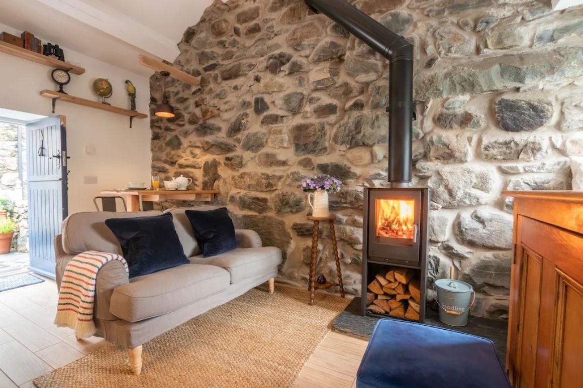 Homey Stone Cottage with Fireplace for 2 UK