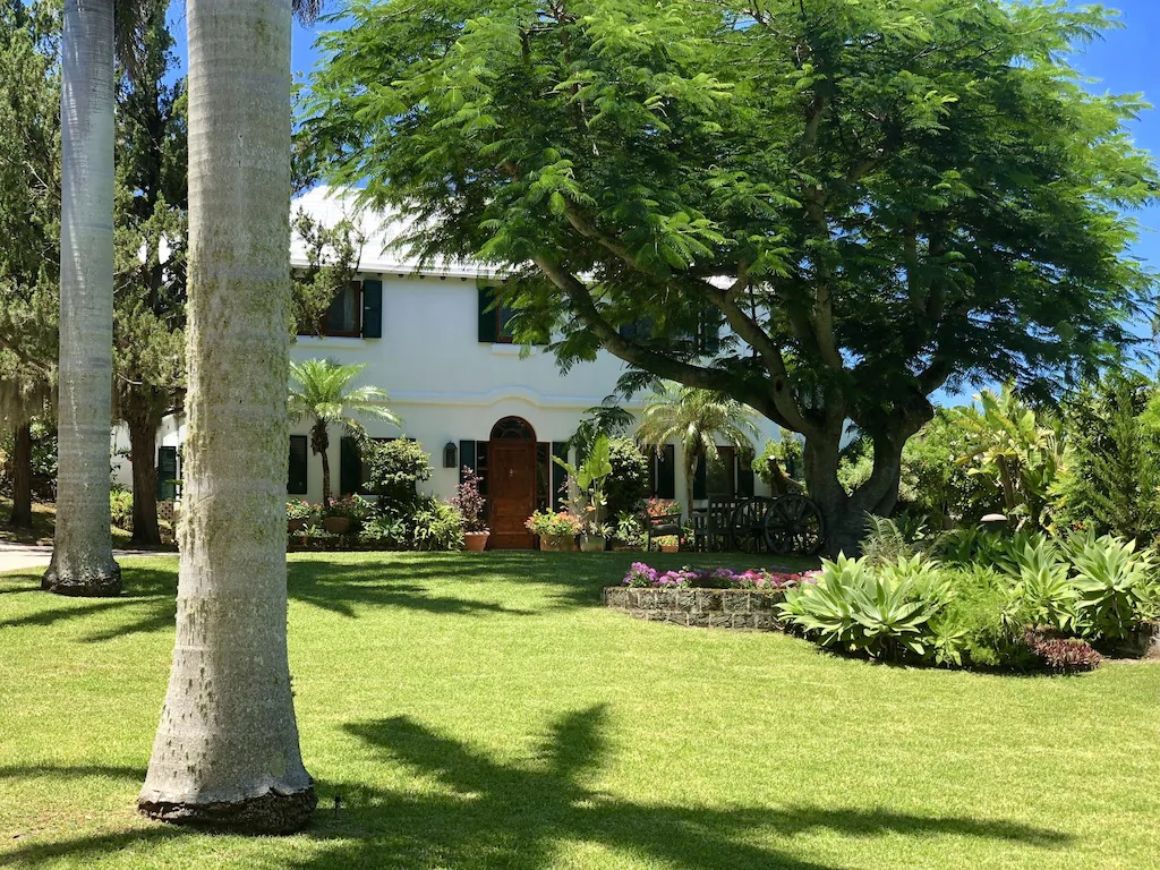 Luxury 5 Bed Home with Pool and Garden Bermuda
