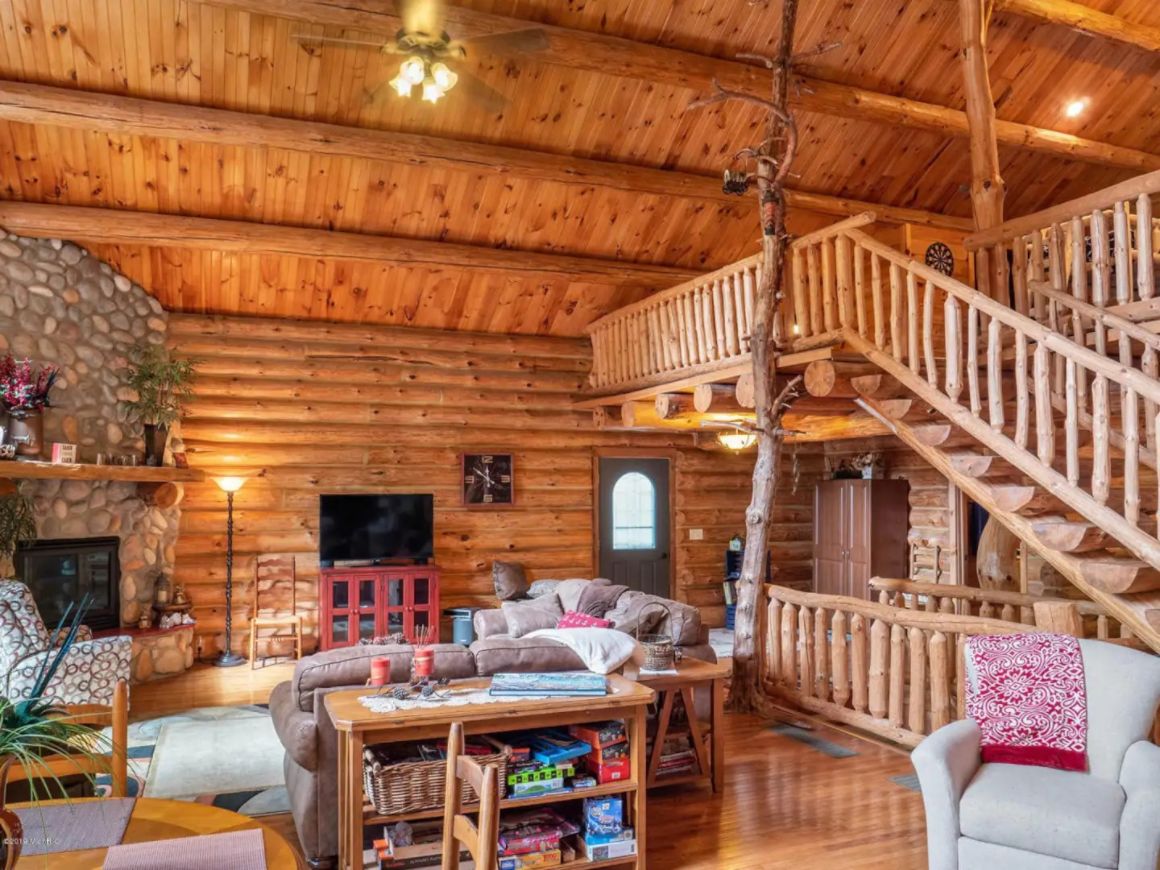 Luxury log cabin w access to Ford Lake! Sleep 14 Lake Michigan