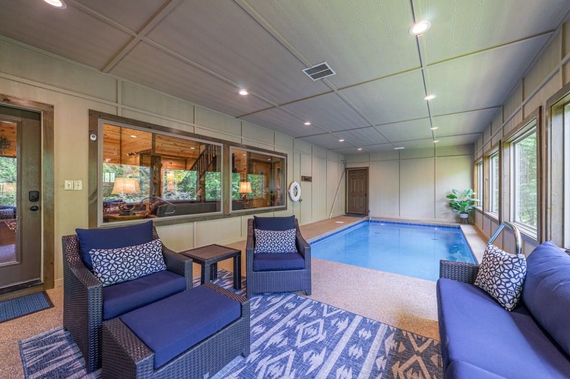 Sophisticated 4 Bed Lodge with Pool and Jacuzzi