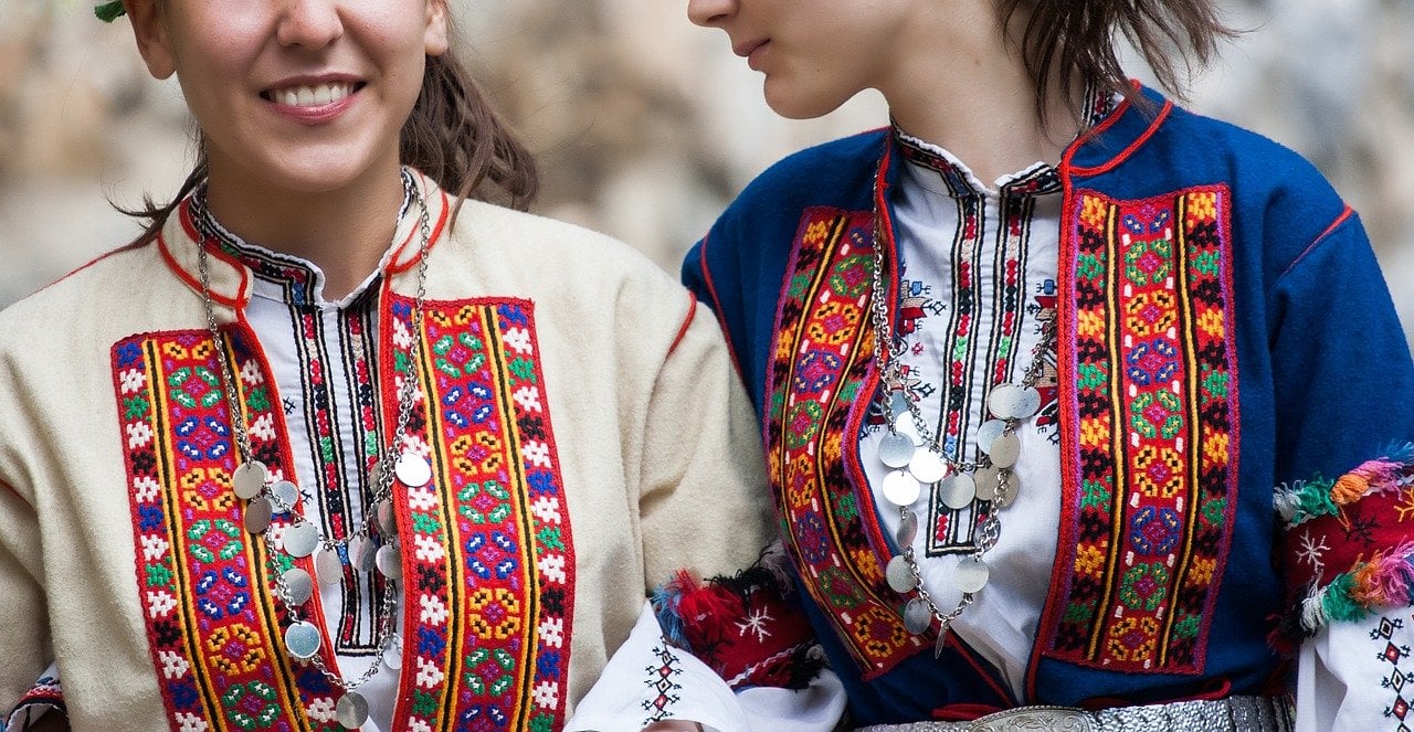 girls in bulgarian folk costumes