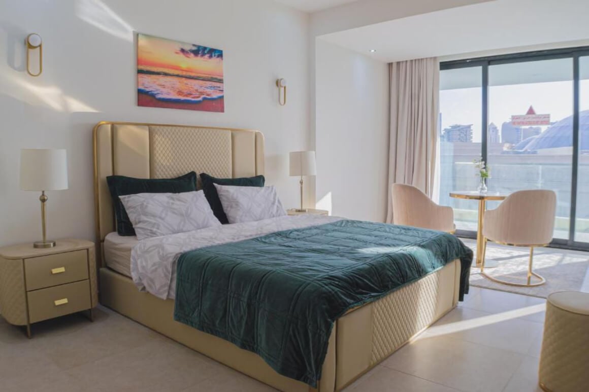 One-Bed Apartment with City Views