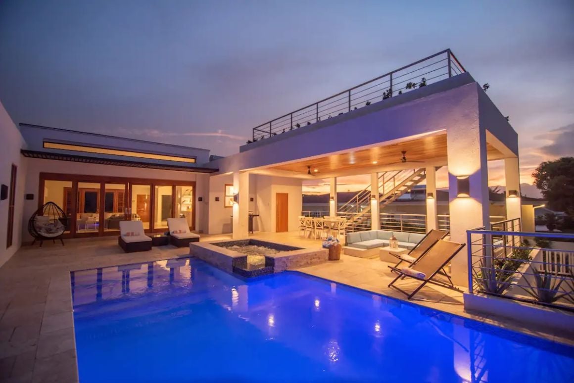 Luxury 4 Bed Mansion With Rooftop Deck Jamaica