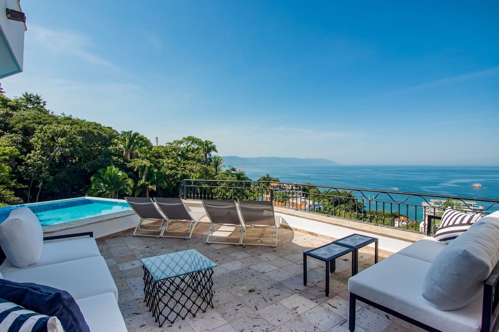 Modern 5 Bed Villa with Ocean Views