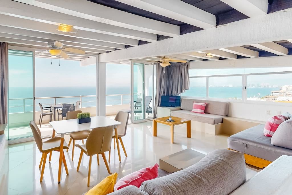 Resort Style 1 Bed Condo with Ocean Views