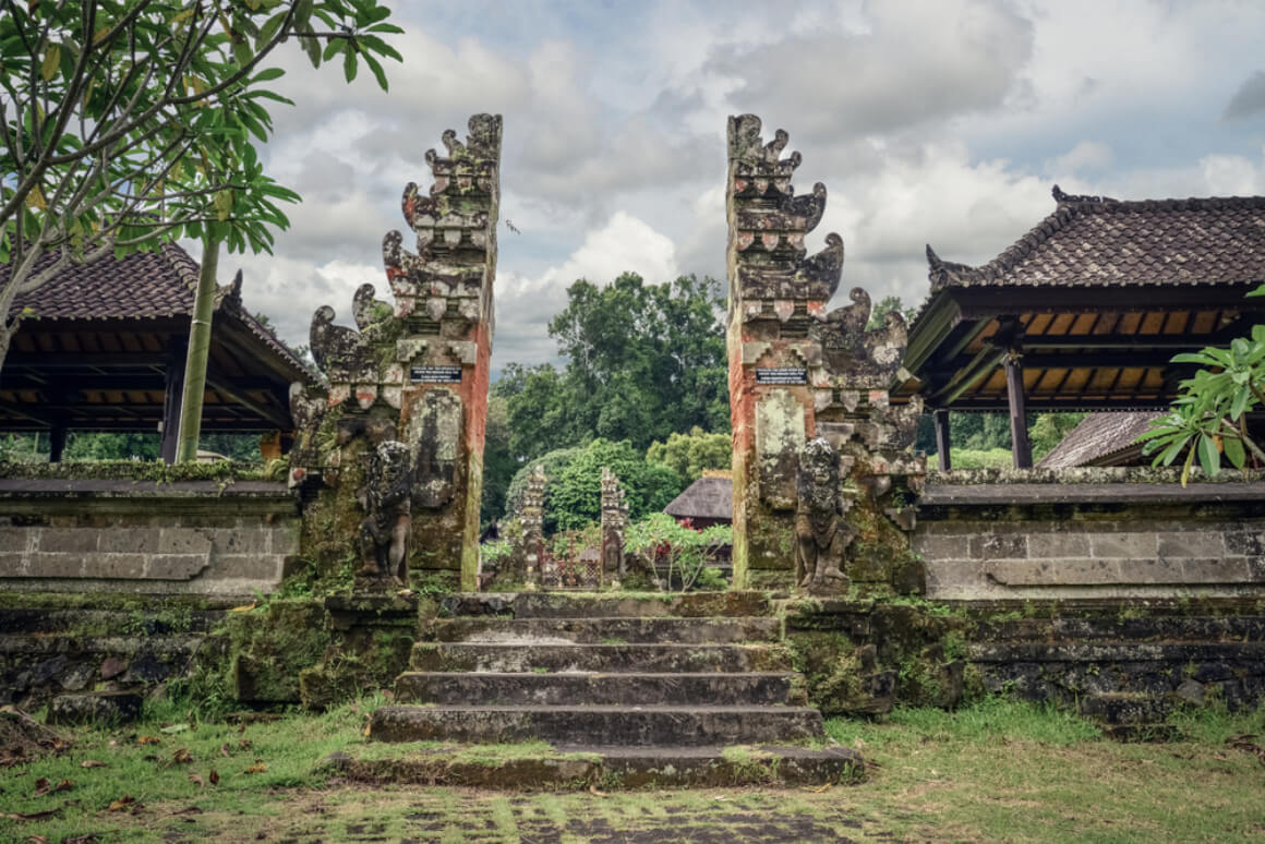 bali-hiking-hindu-temple-batukaru