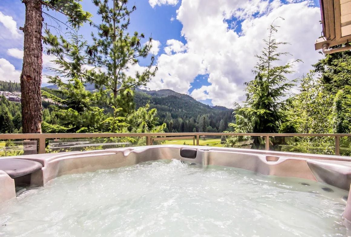 4 Bed Cabin with Jacuzzi and Sauna Whistler