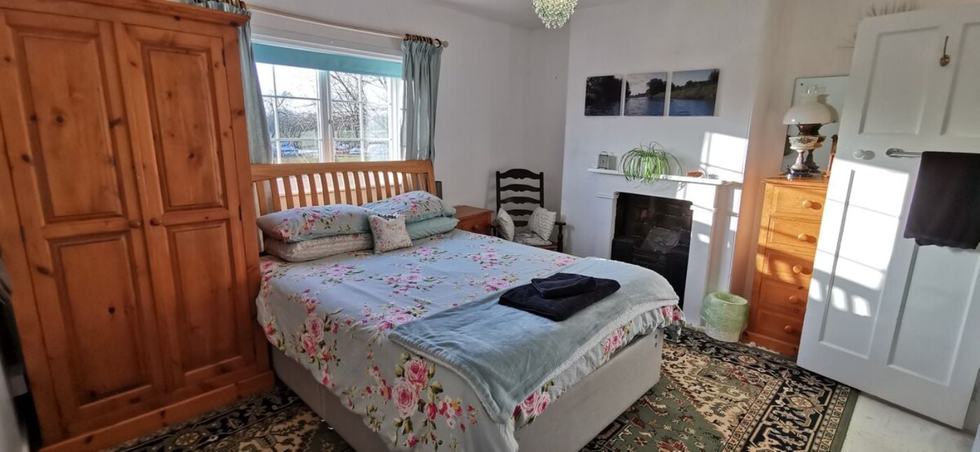 A Room in a Cozy Riverside Cottage Nottingham