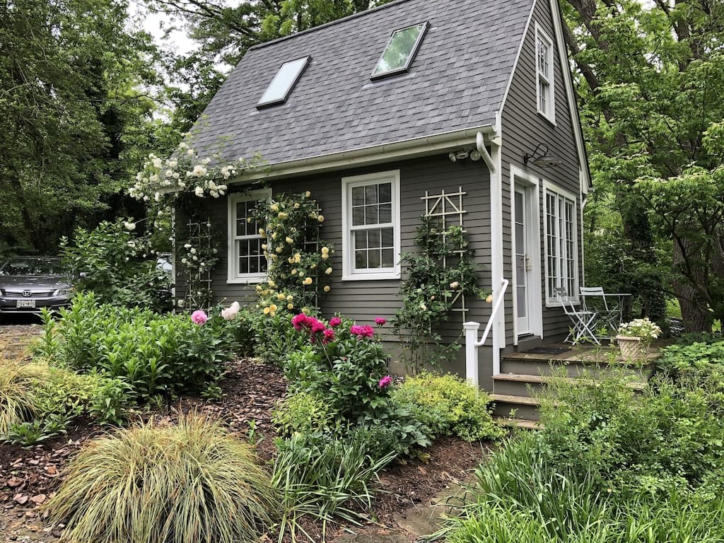 Annapolis Waterfront Tiny House in Garden Setting East Coast