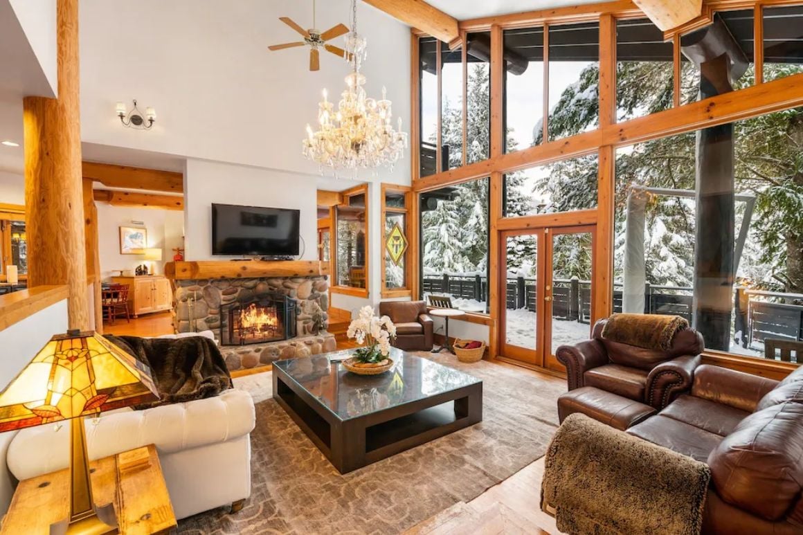 Beautiful 5 Bed Cabin with Mountain Views Whistler