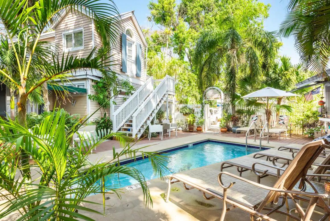 Tropical Paradise BnB with Pool and Bar, Florida