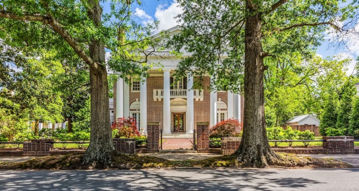 Historic Mansion B and B with Authentic Interiors