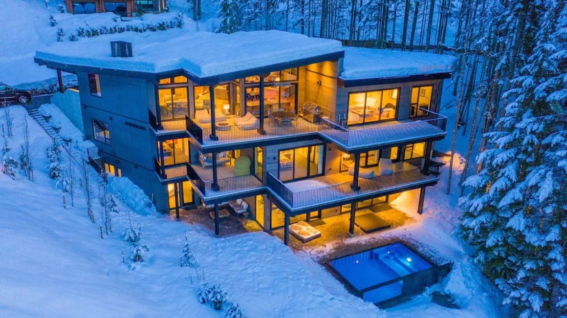 Luxury 7 Bed Cabin on Mountain with Pool and Jacuzzi Whistler