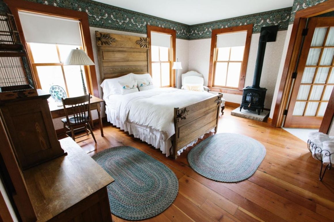 Deluxe Suite with Private Fireplace on Historic Farm, Minnesota