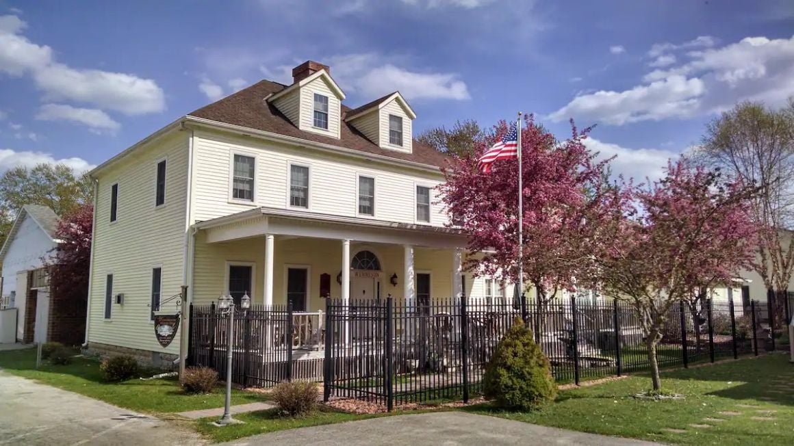 Family Friendly Suite at Historic Inn with Porch, Minnesota