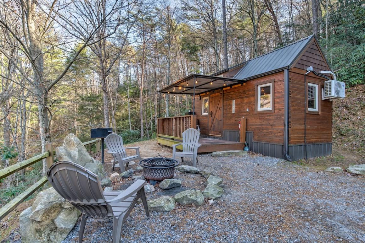 Private Tiny House with Mountain Views