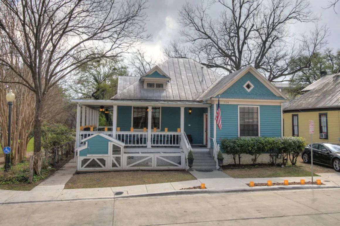 Family Friendly 4 Bed Waterfront BnB with Jacuzzi, Texas