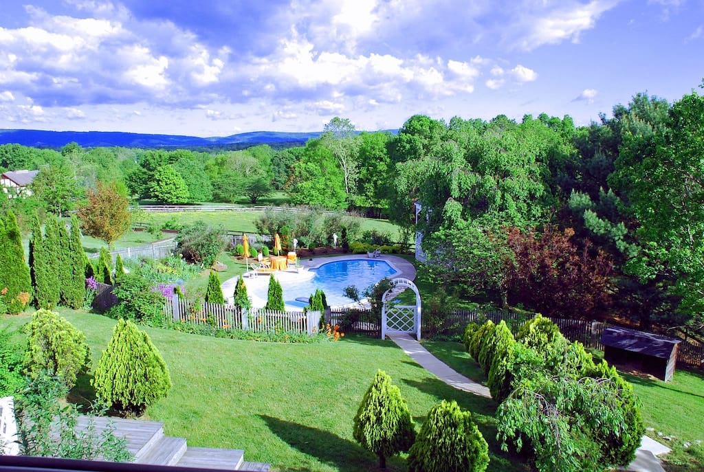 Villa Maud on Vineyard Property with Pool