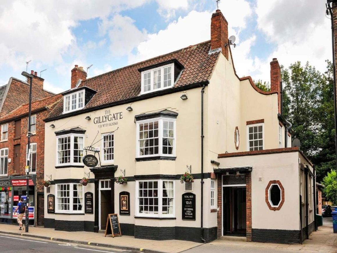 Gillygate Pub with Updated BnB Rooms, York