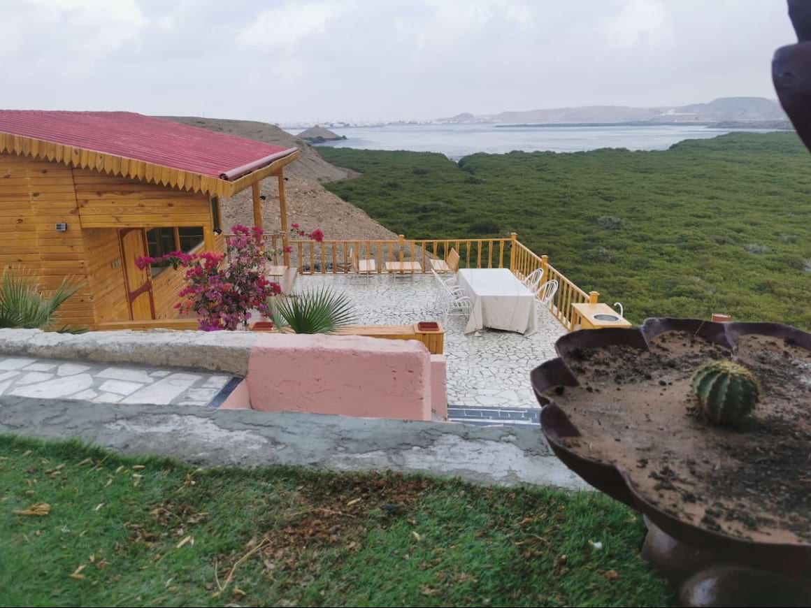 dew hut oman