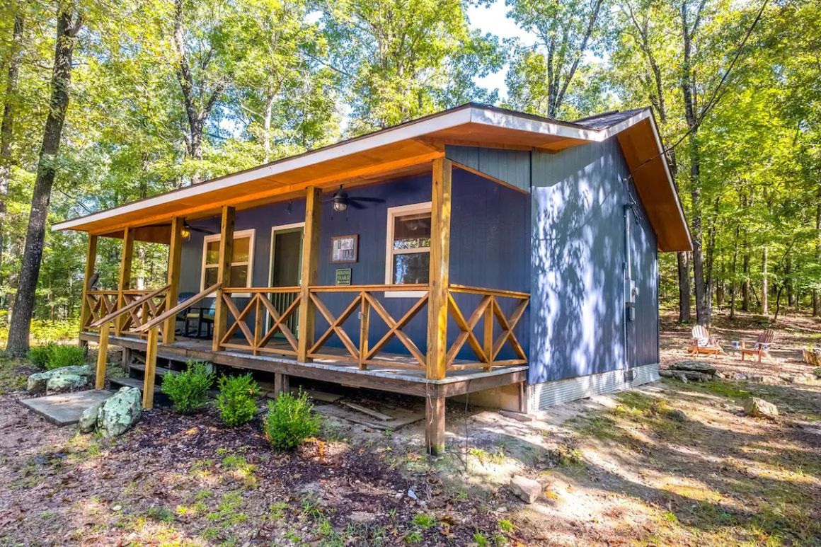 Cabin next to Ozark National Forest Arkansas