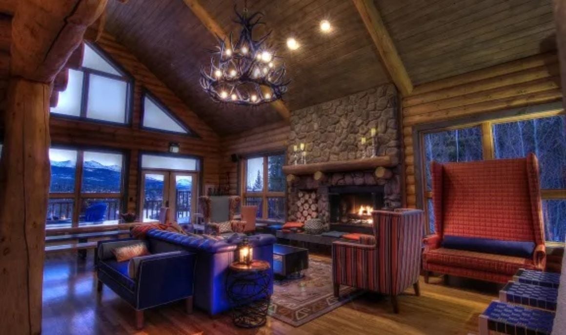 Boutique Mountainside Hostel in the Rocky Mountains, Colorado