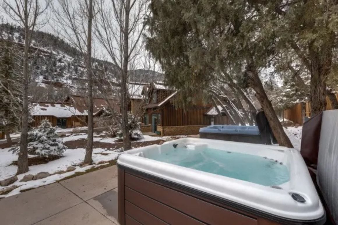 Mountainside Hostel with Breakfast and Jacuzzi, Colorado