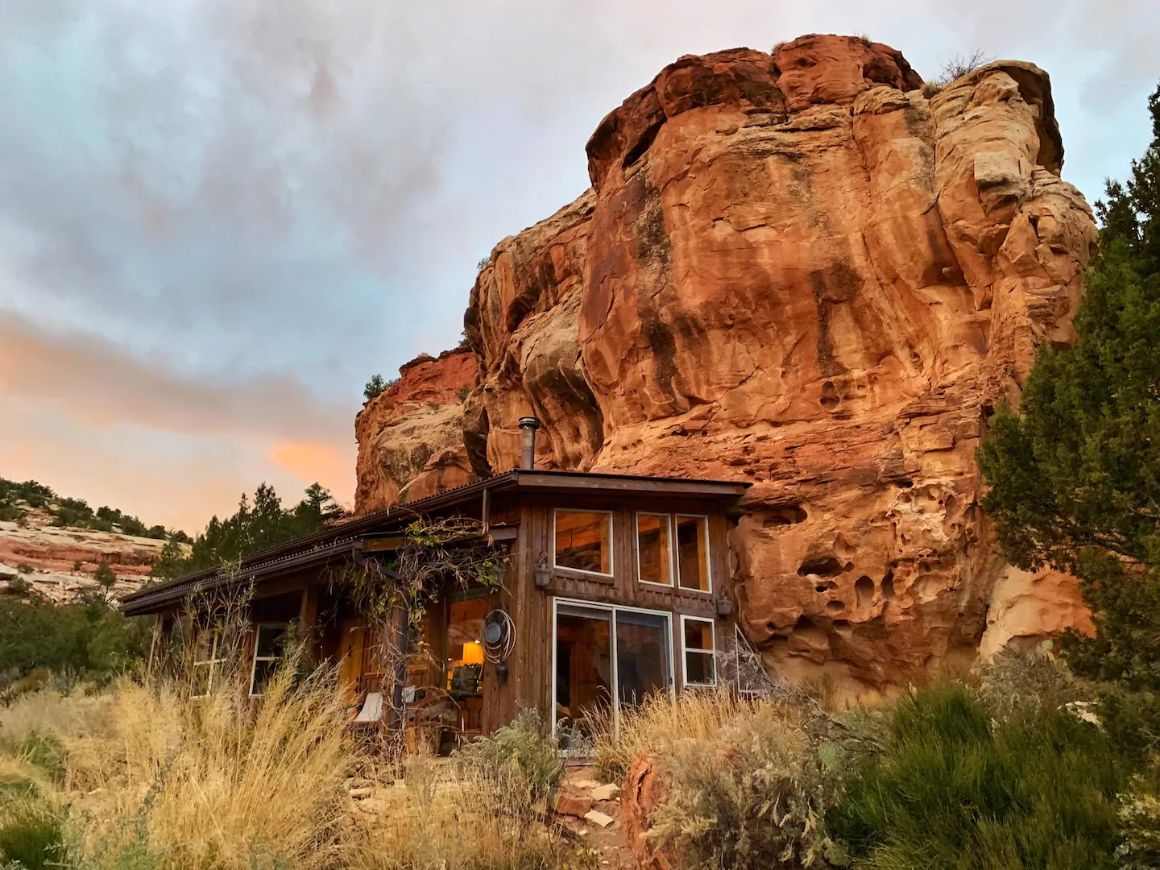 Stunning Cabin in a Rocky Cliff, Colorado