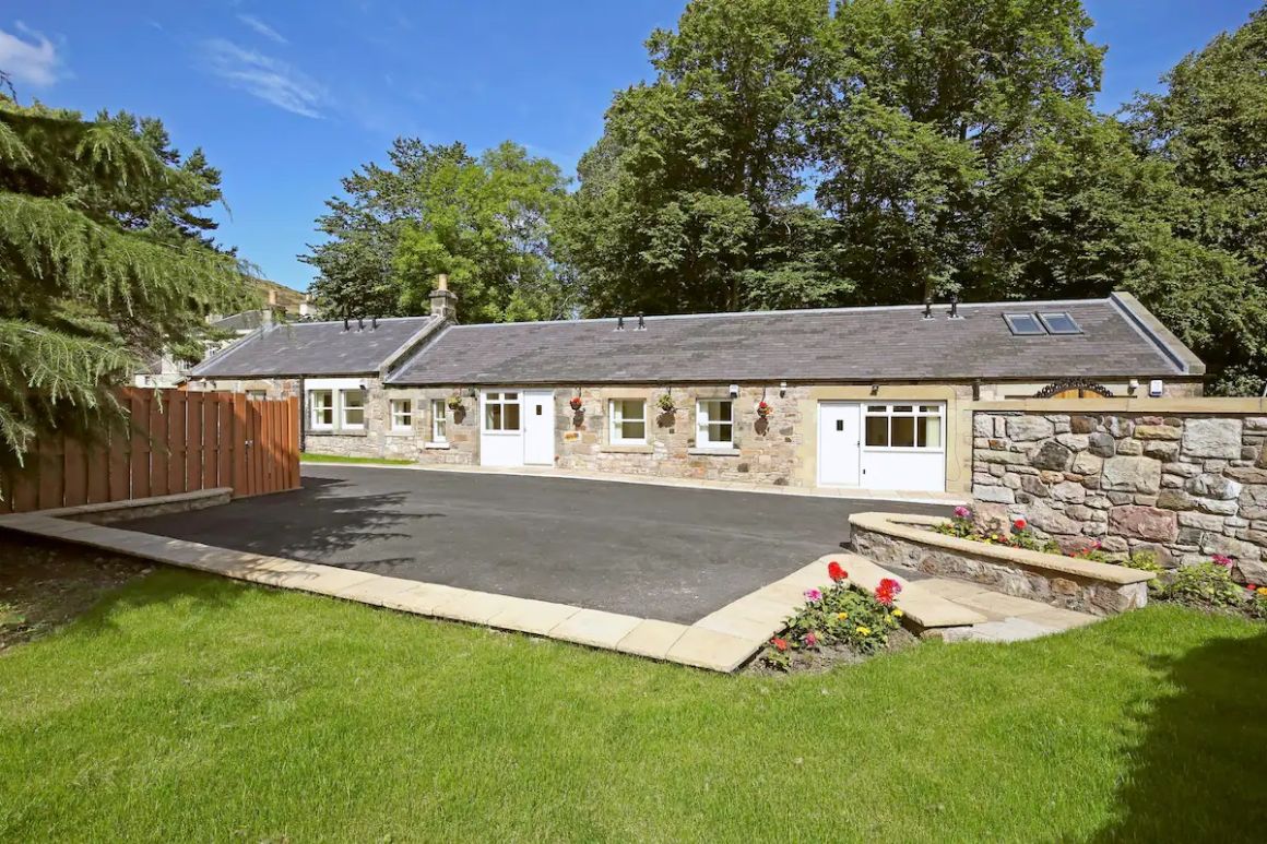 Stone Built Cottage With Parking, Edinburgh