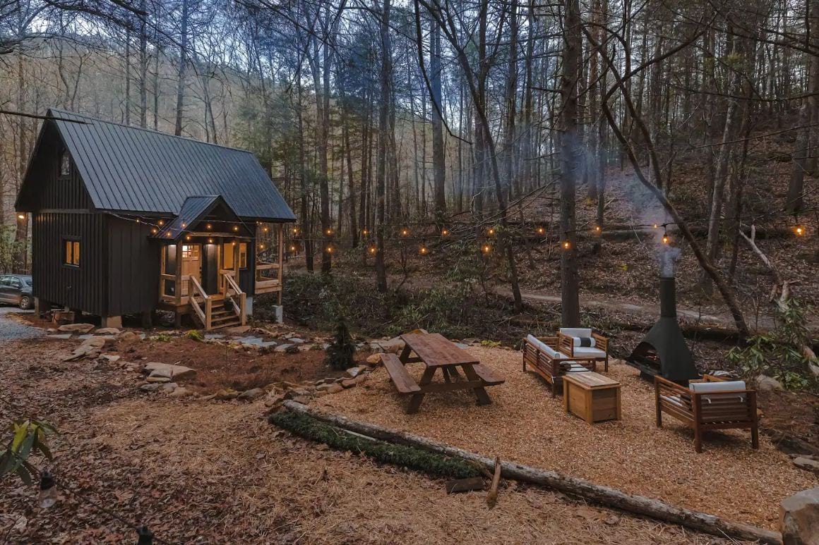 Charming Creekside Cottage, Georgia