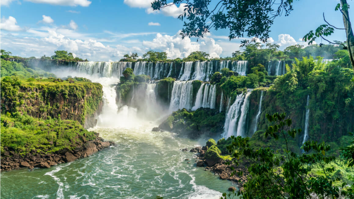 one of the tallest waterfalls in the world in argentina