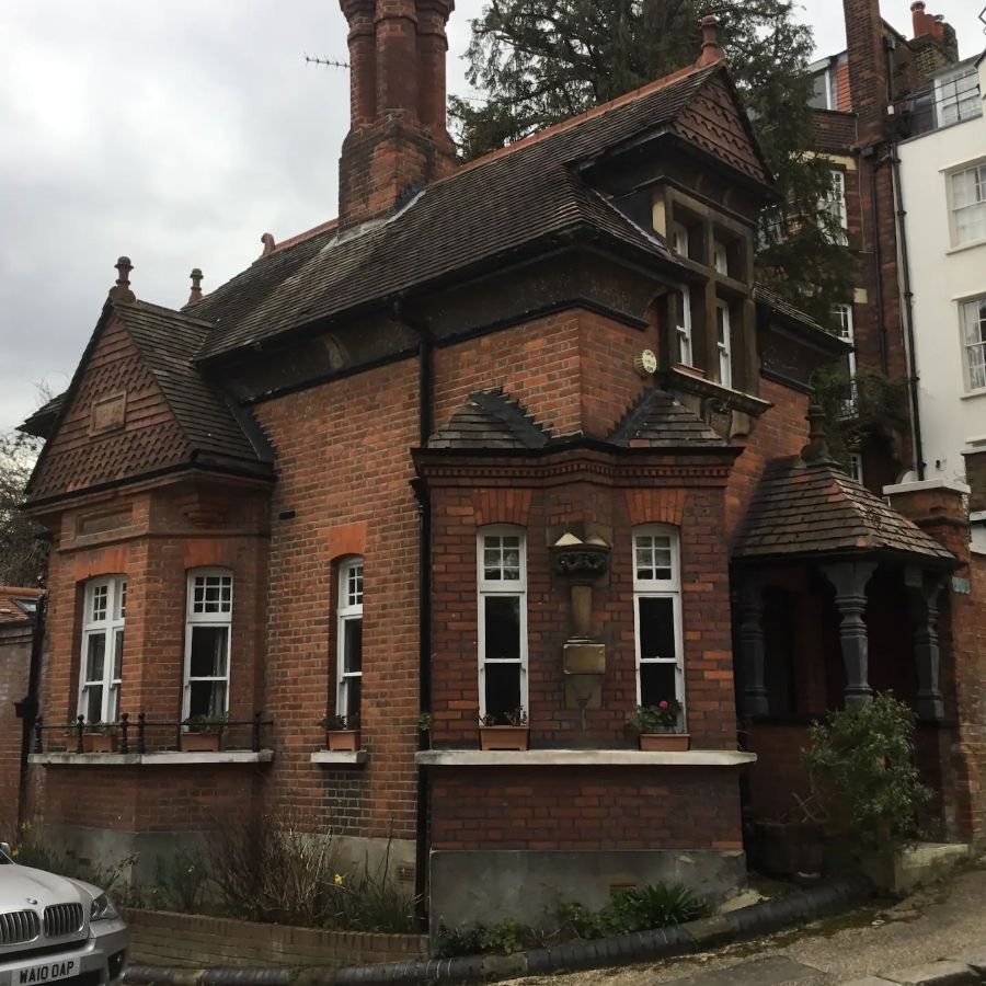 Tranquil Victorian Cottage in London, London