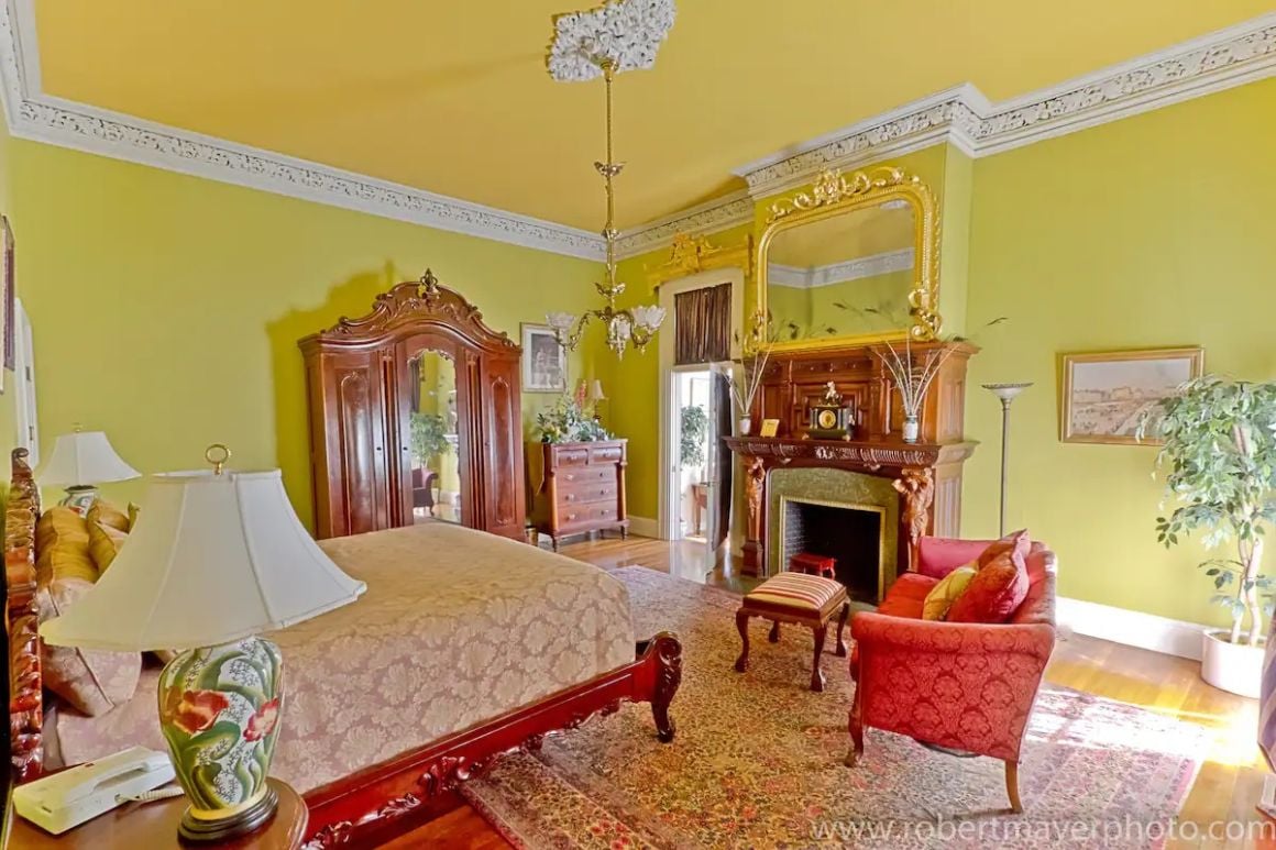 Regal Mansion BnB with Terrace and Garden, New Jersey