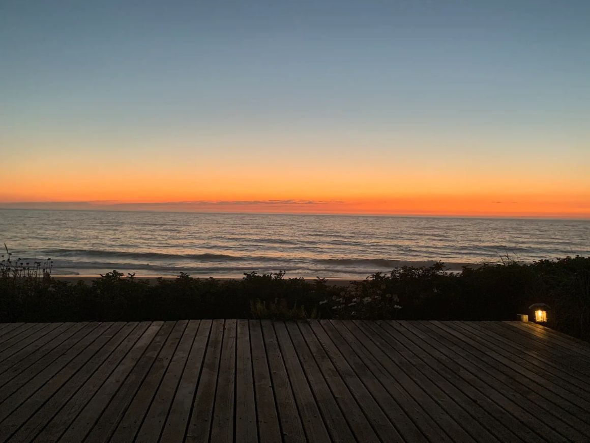 2 Bedrooms Right on the Beach, Oregon