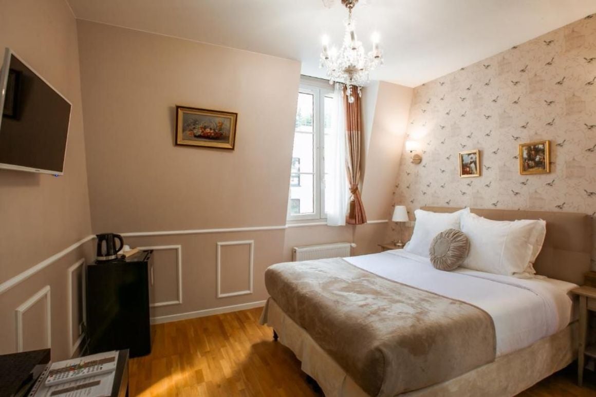 Elegant room in a Townhouse, Paris