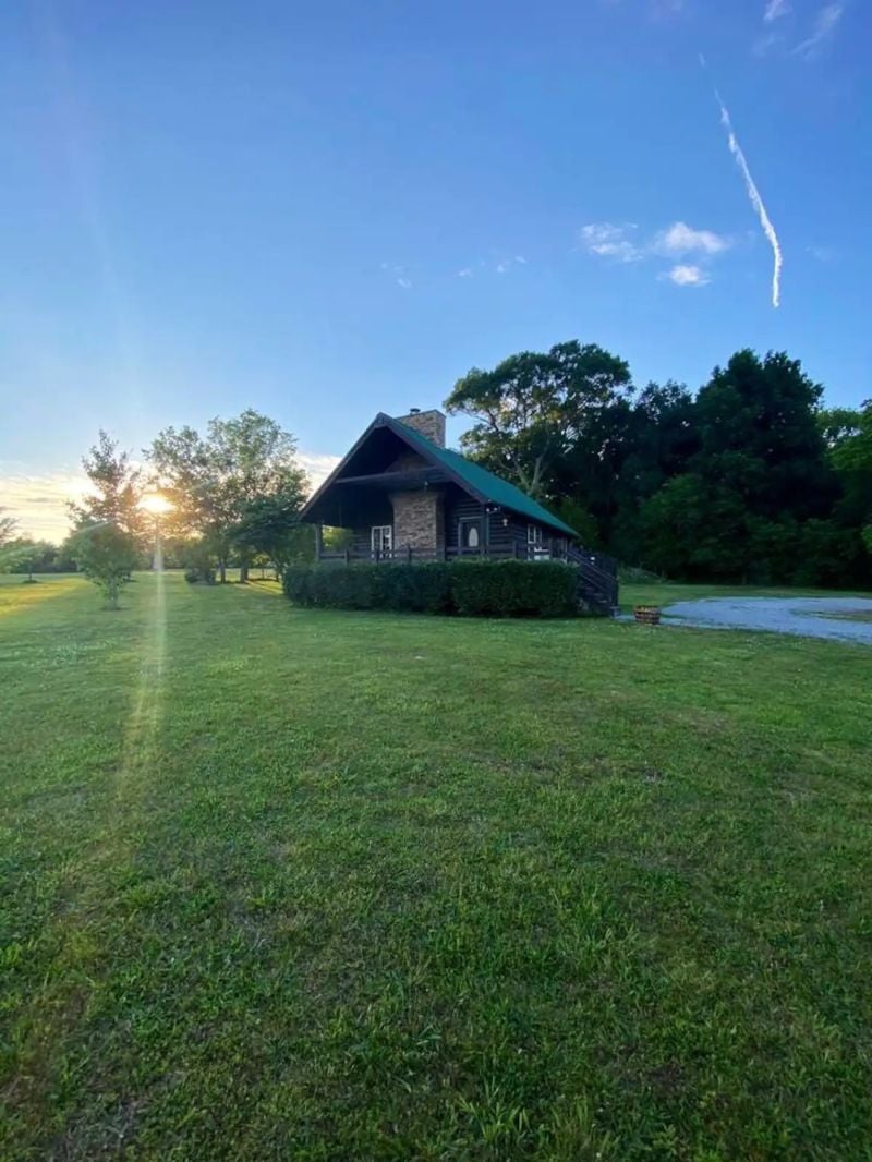 Log Cabin close to the city, Tennessee