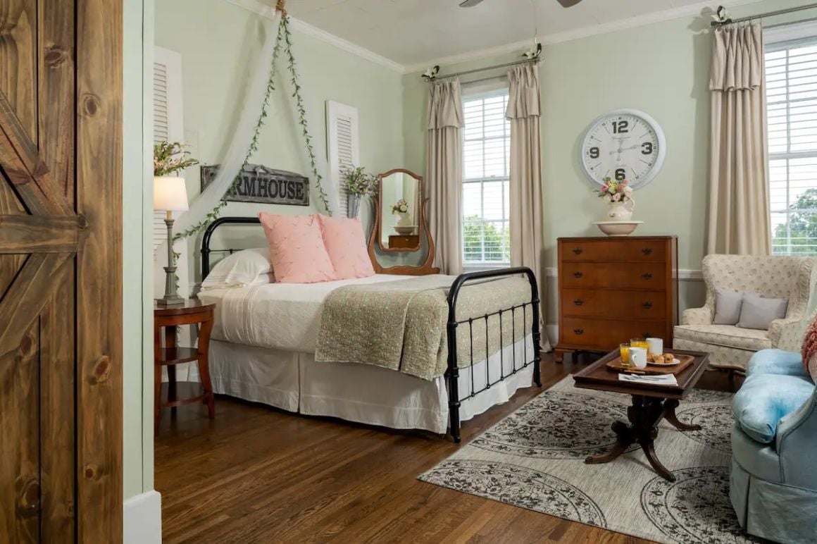 Luxurious Suite in Historic Church BnB with Yard, Tennessee