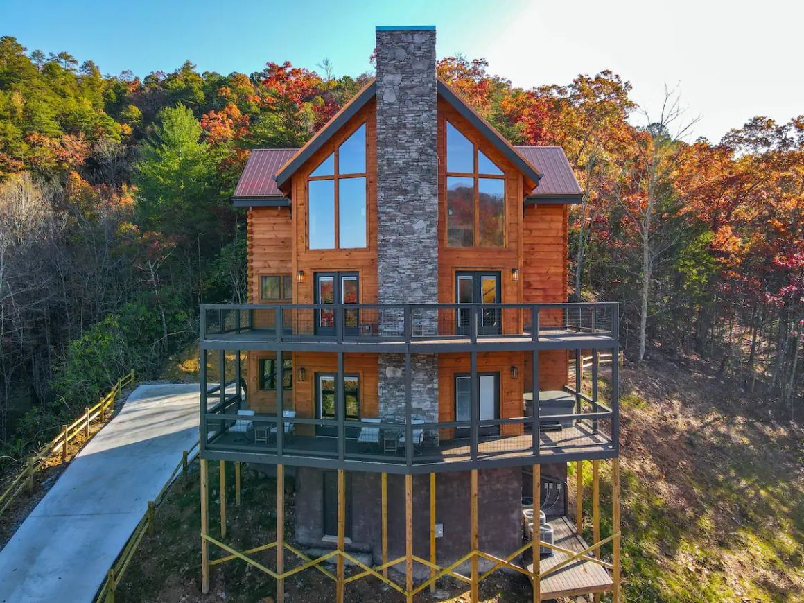 Newly built luxury lodge for 8, Tennessee