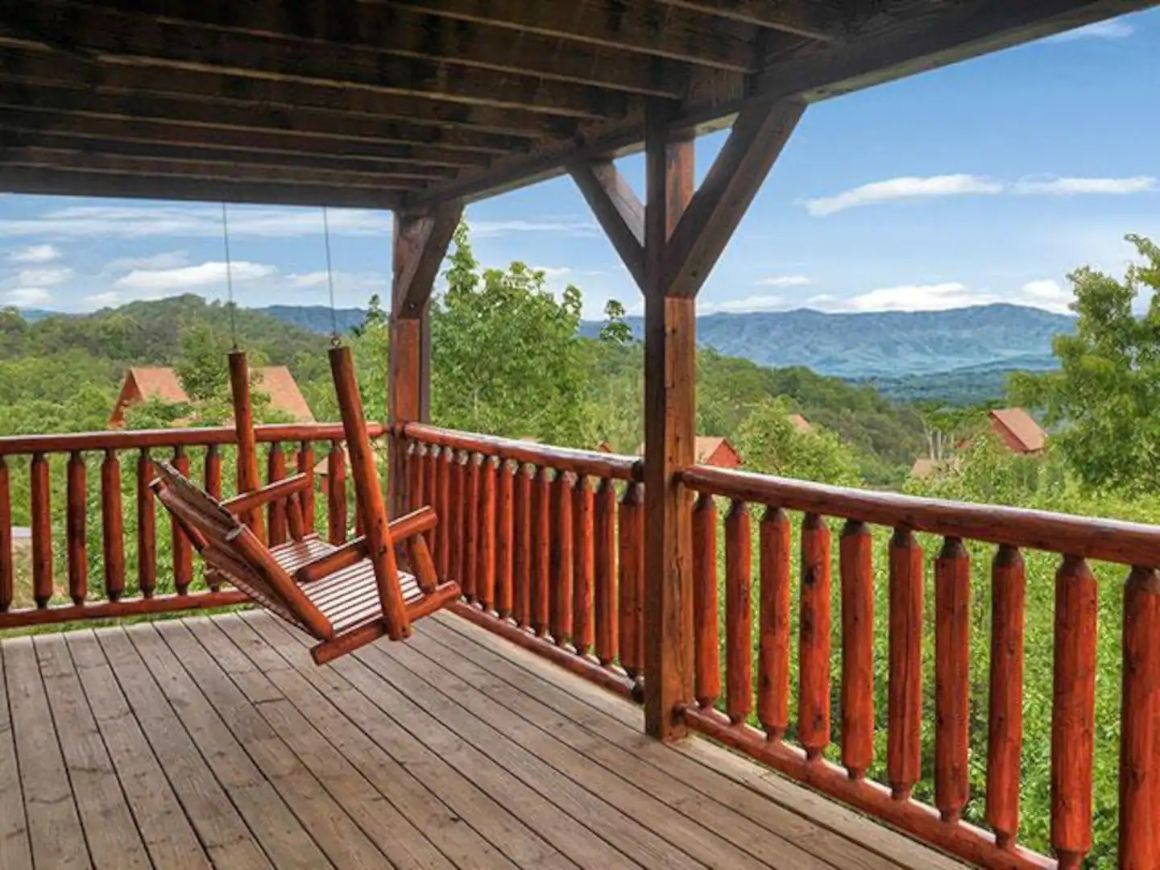 Romantic two level cabin with a view, Tennessee