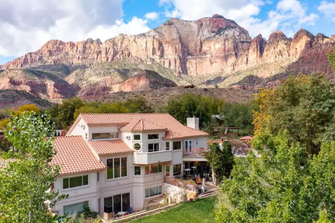Canyon Inspired BnB with Mountain and Desert Views, Utah
