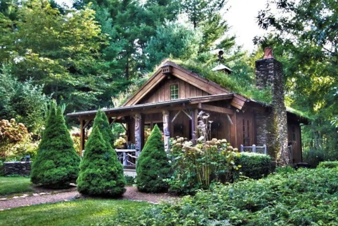 The Enchanted Cottage, Virginia