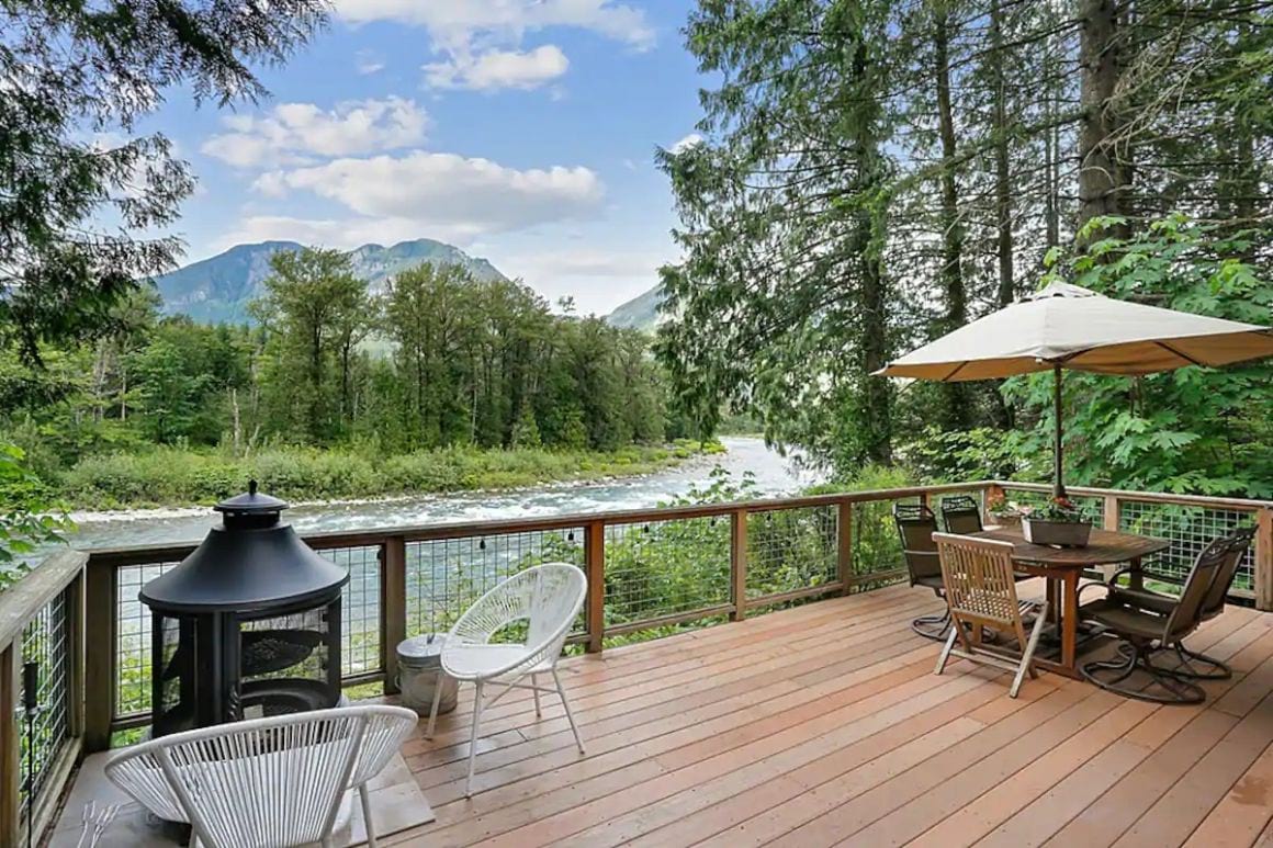 Well Appointed Cabin on the River, Washington