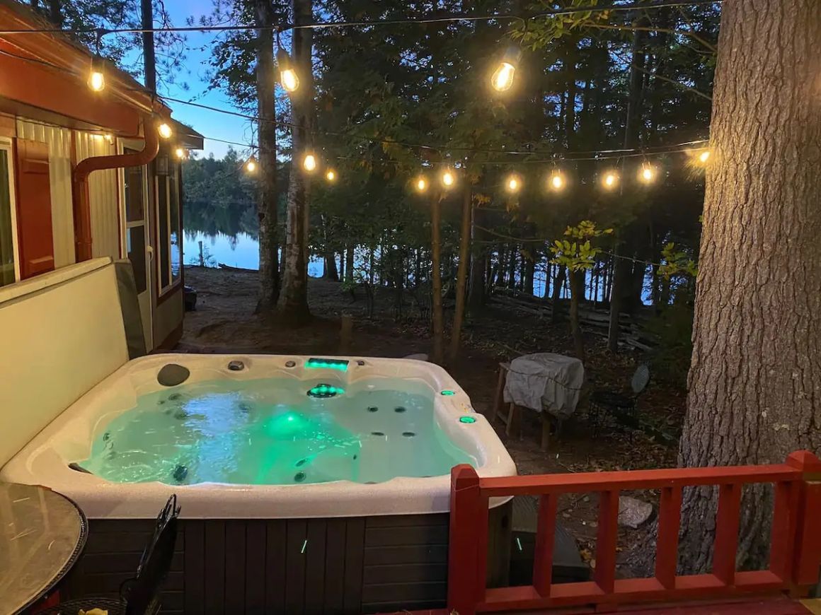 Romantic lakefront cabin for two, Wisconsin